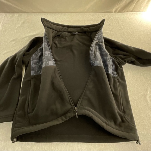 NEW BALANCE BRAND GRAFIC LIGHTWEIGHT MEN’S FLEECE JACKET SIZE: XL BLACK AND GRAY - Picture 3 of 16